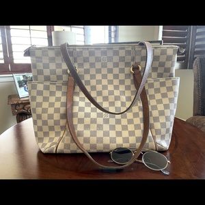 ✨AUTHENTIC LOUIS VUITTON TOTE✨
